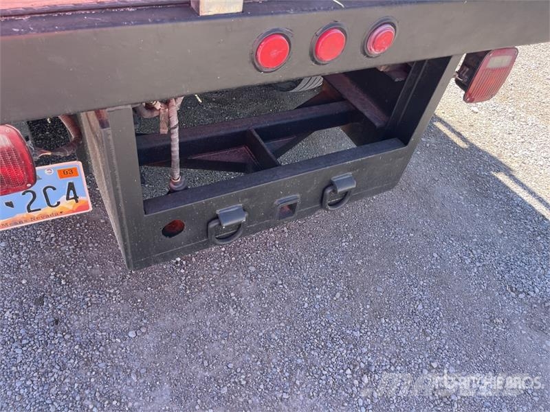 International 4000 4x2 Flatbed Truck Platformas/izkraušana no sāniem