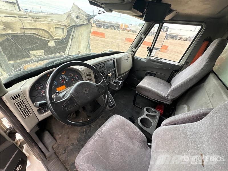 International 4000 4x2 Moving Van Truck Sunkvežimiai su dengtu kėbulu
