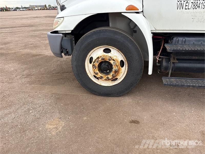 International 4000 Van Truck Furgons