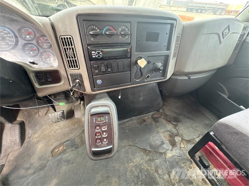 International 4000 Van Truck Furgons