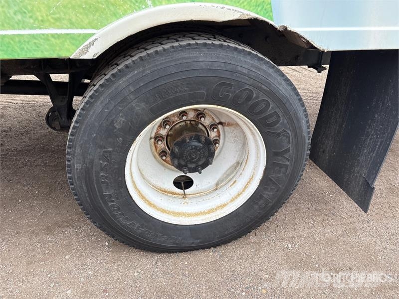 International 4000 Van Truck Furgons