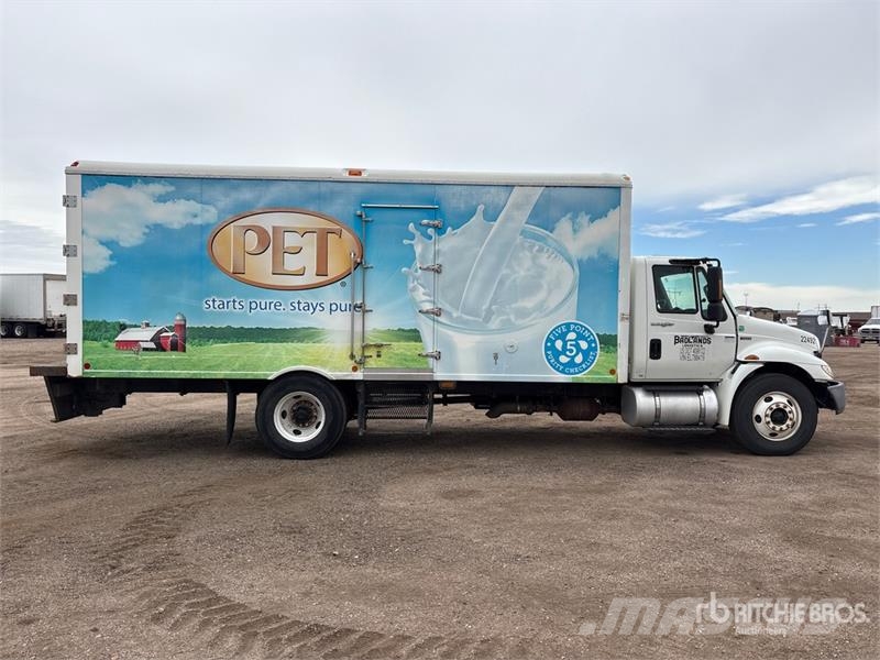 International 4000 Van Truck Furgons