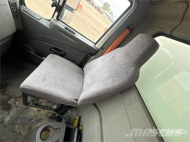 International 4000 Van Truck Furgons