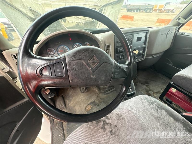 International 4000 Van Truck Furgons