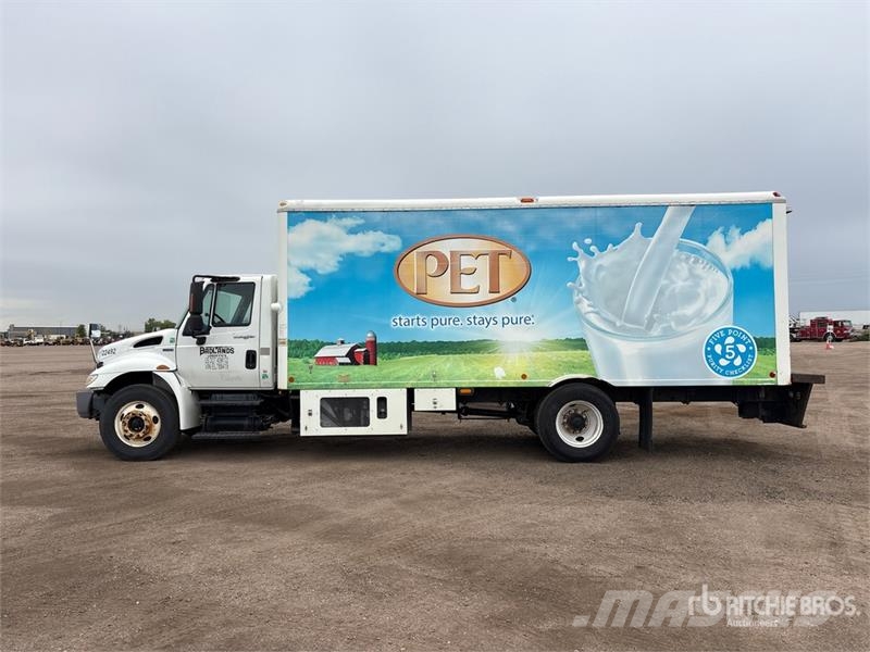 International 4000 Van Truck Furgons