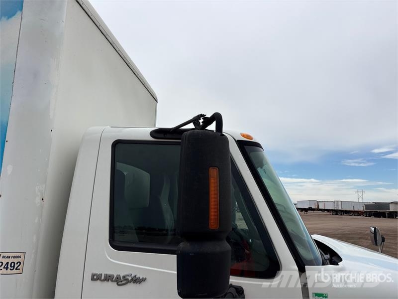 International 4000 Van Truck Furgons