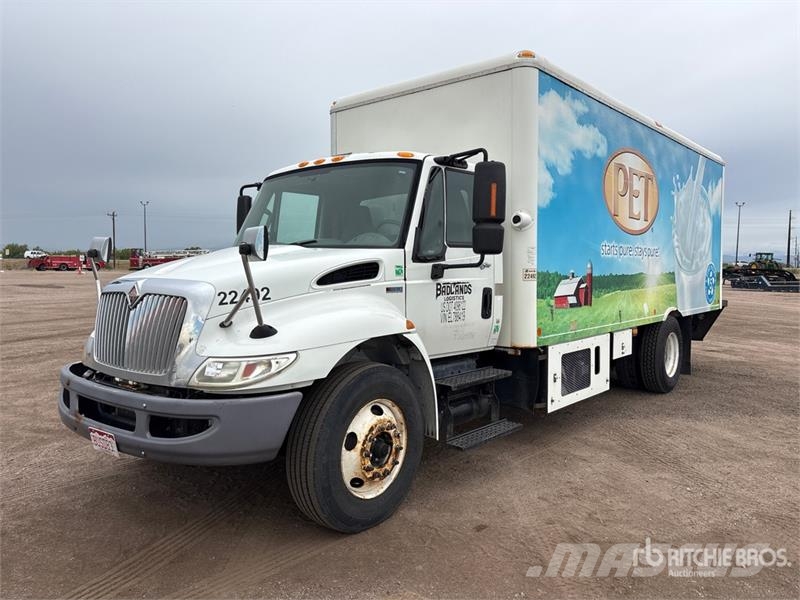 International 4000 Van Truck Furgons