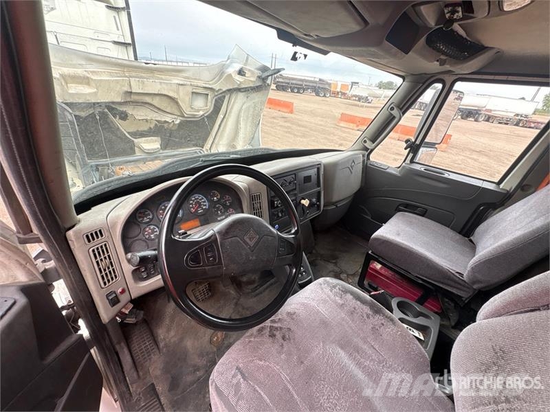 International 4000 Van Truck Furgons