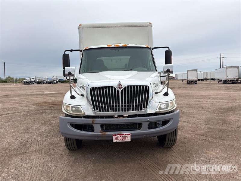 International 4000 Van Truck Furgons