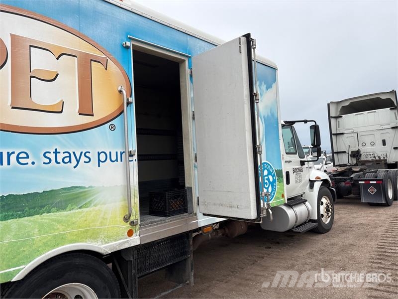 International 4000 Van Truck Furgons