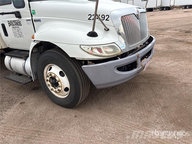 International 4000 Van Truck Furgons