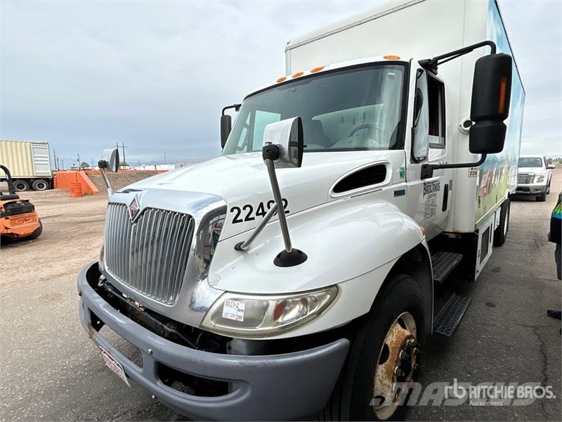 International 4000 Van Truck Furgons