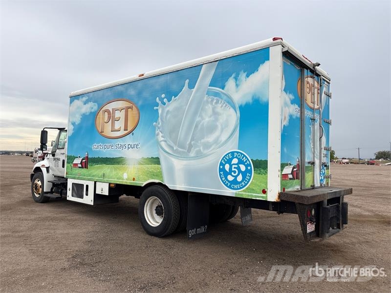 International 4000 Van Truck Furgons