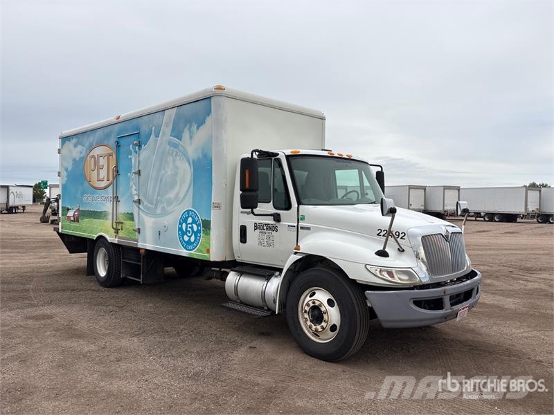 International 4000 Van Truck Furgons