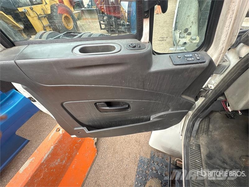 International 4000 Van Truck Furgons
