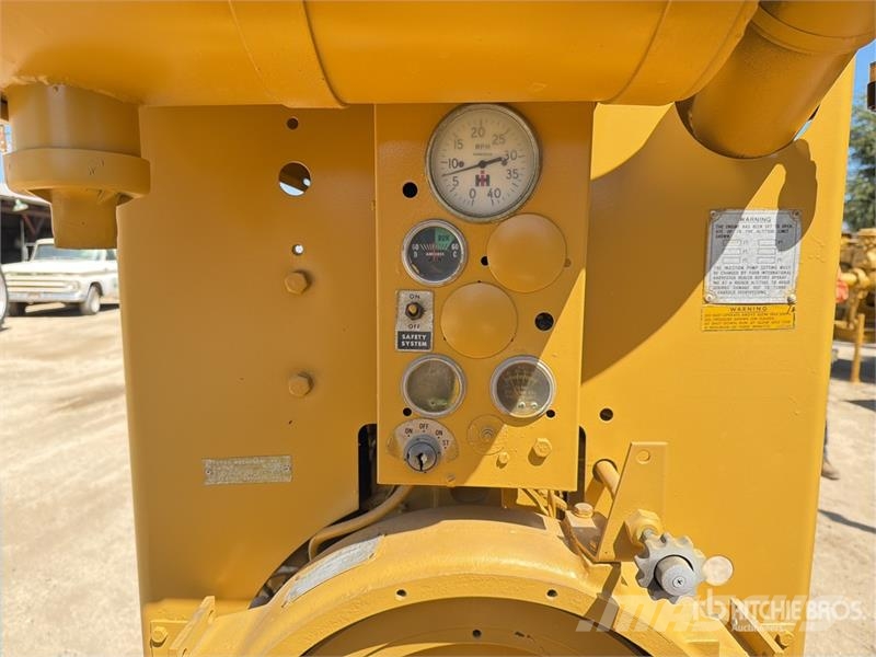 International 407 Trailer-Mounted Water Pump Waterpumps