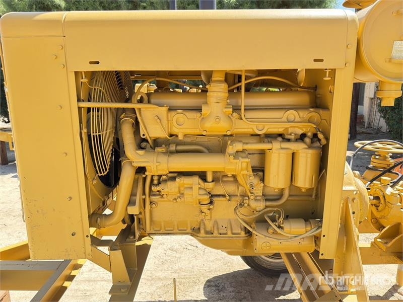 International 407 Trailer-Mounted Water Pump Waterpumps