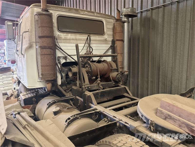 International 4070A S/A Cabover w/ Sleeper Andere Fahrzeuge