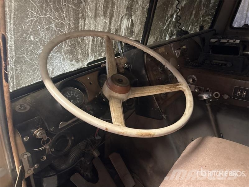 International 4070A S/A Cabover w/ Sleeper Andere Fahrzeuge