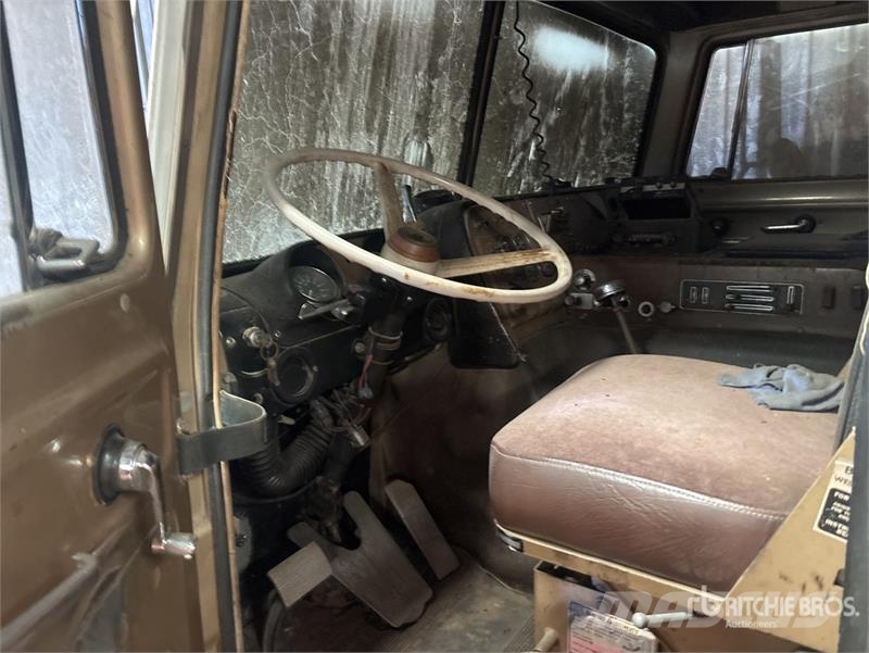 International 4070A S/A Cabover w/ Sleeper Andere Fahrzeuge