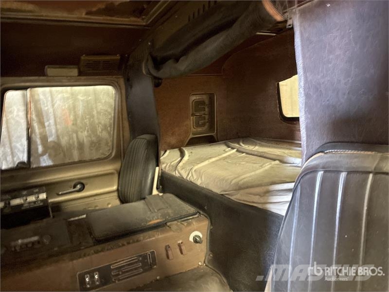 International 4070A S/A Cabover w/ Sleeper Andere Fahrzeuge