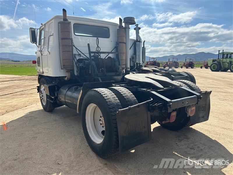 International 4070A Winch Truck Műszaki mentők