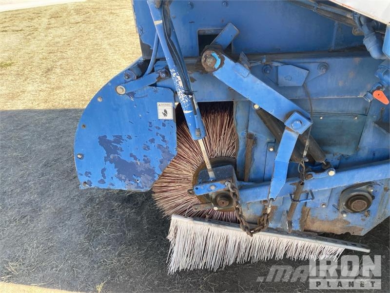 International 4200 Pometalni stroji