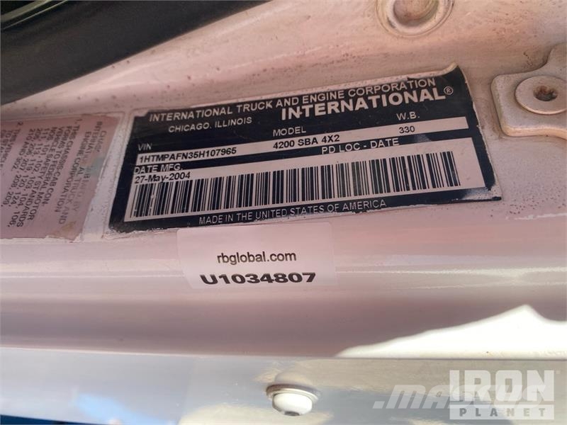 International 4200 Pometalni stroji