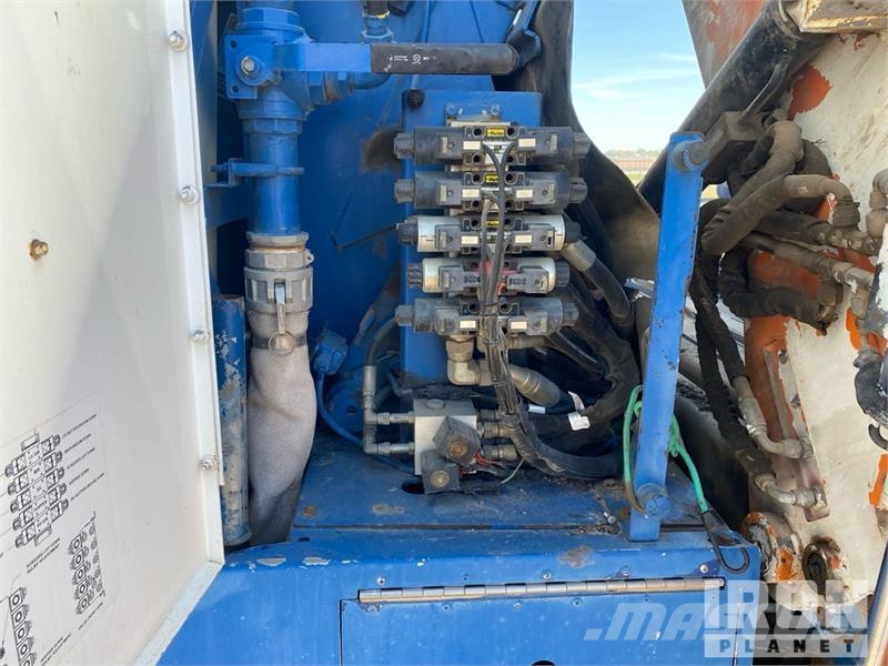 International 4200 Pometalni stroji