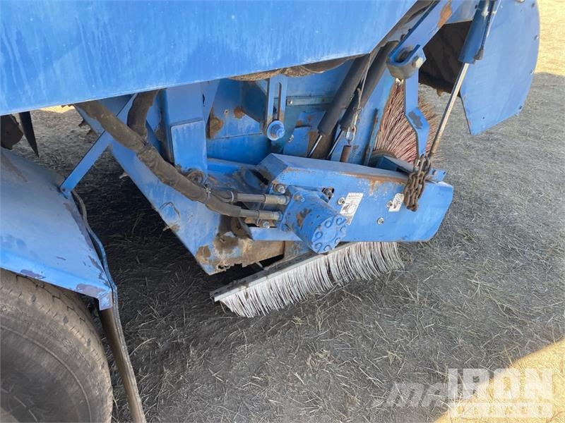 International 4200 Pometalni stroji