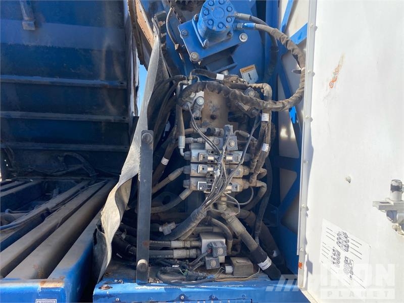 International 4200 Pometalni stroji