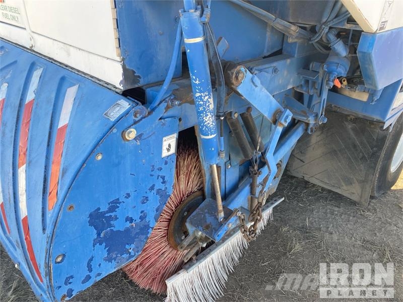 International 4200 Pometalni stroji