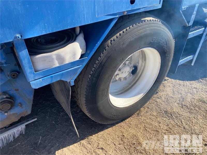 International 4200 Pometalni stroji