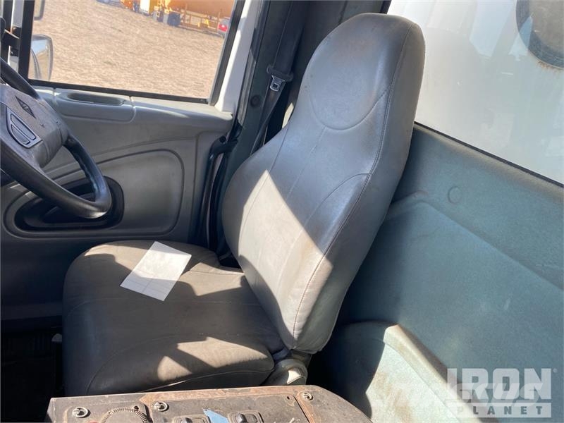 International 4200 Pometalni stroji