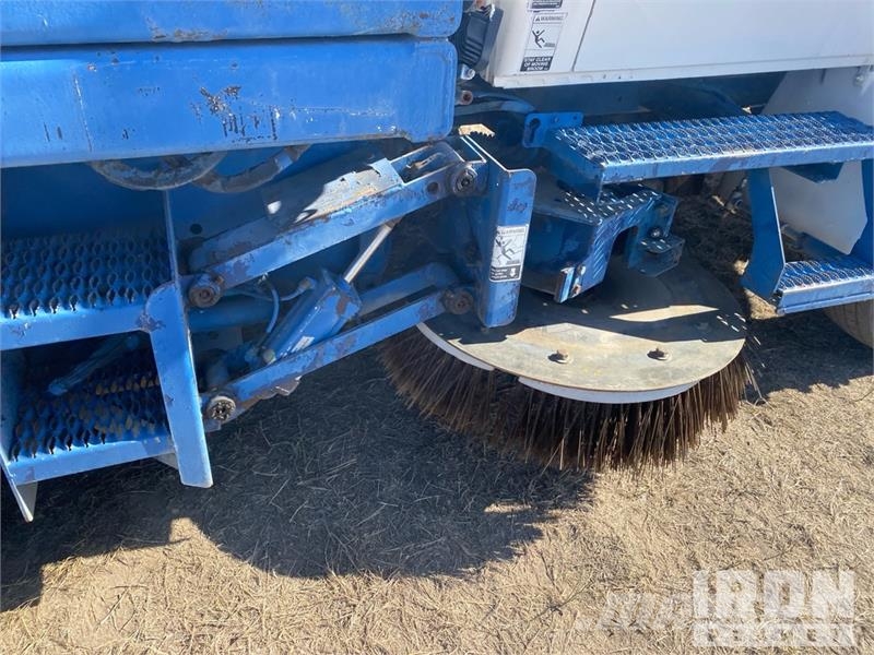 International 4200 Pometalni stroji
