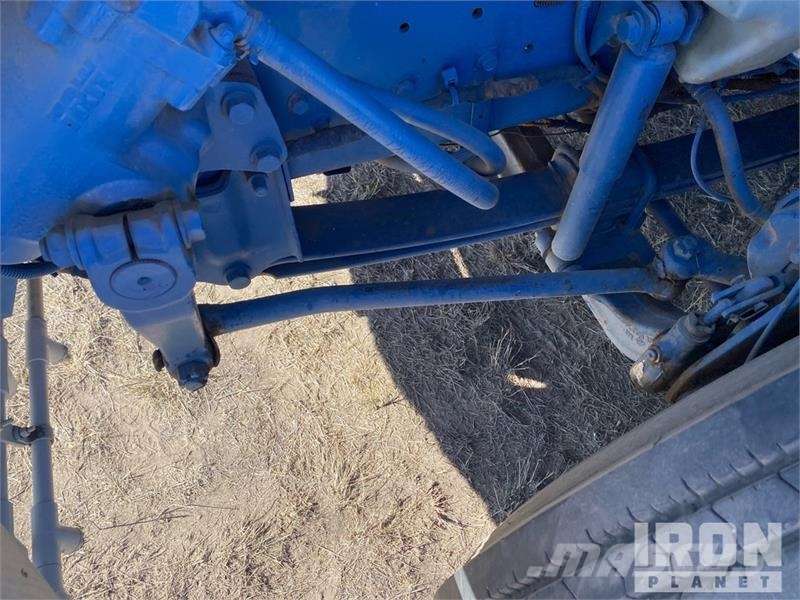 International 4200 Pometalni stroji