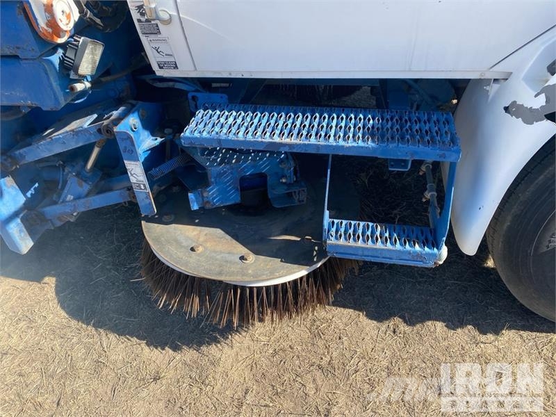 International 4200 Pometalni stroji