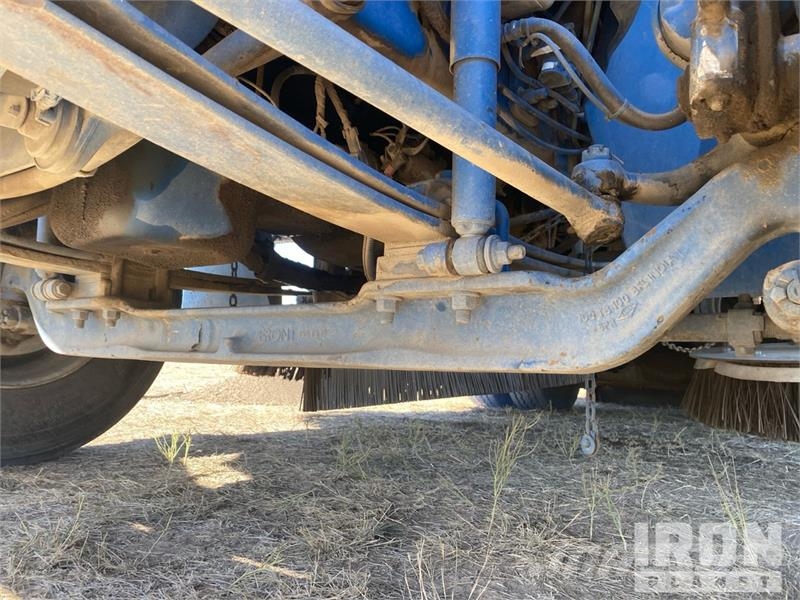 International 4200 Pometalni stroji
