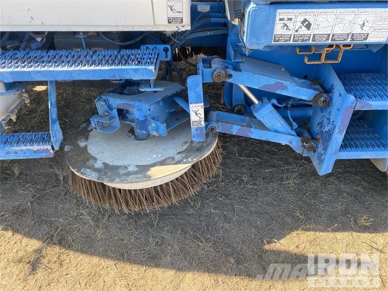 International 4200 Pometalni stroji