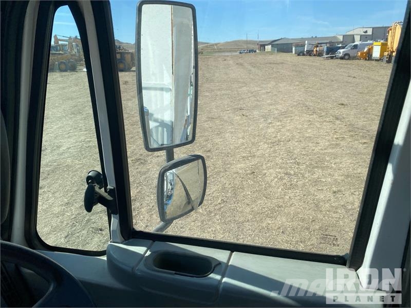 International 4200 Pometalni stroji