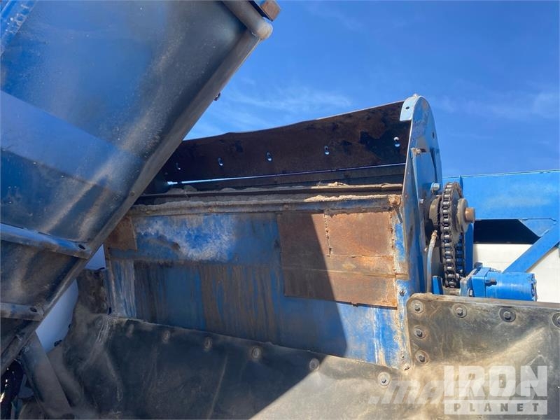 International 4200 Pometalni stroji