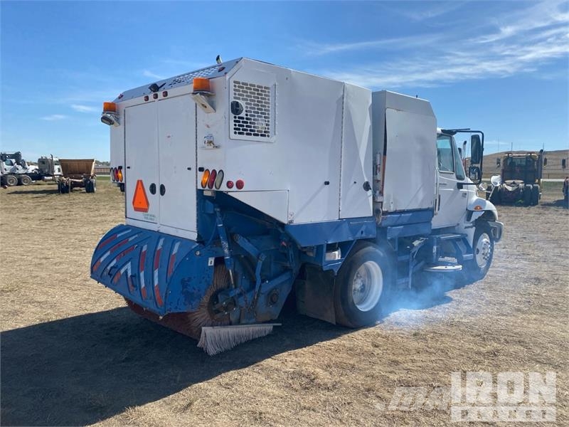International 4200 Pometalni stroji