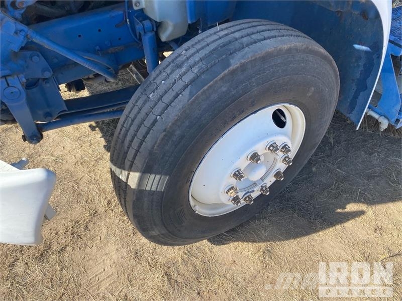International 4200 Pometalni stroji