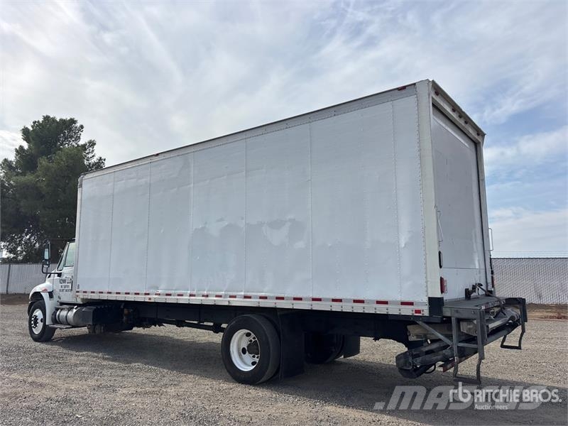 International 4300 Camiones con caja de remolque