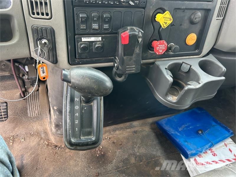 International 4300 Vieglais kravas automobilis/izkraušana no sāniem