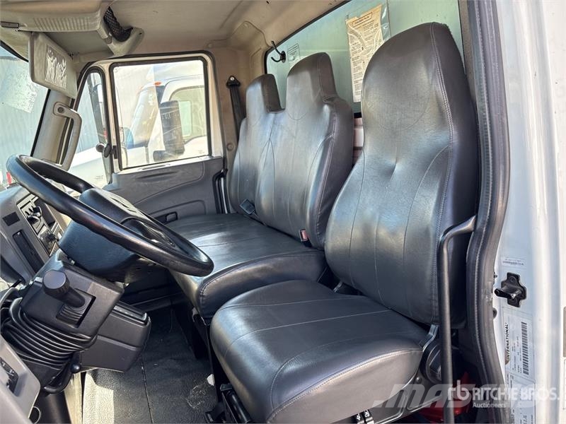 International 4300 ボックスボディー、ウイング、箱車