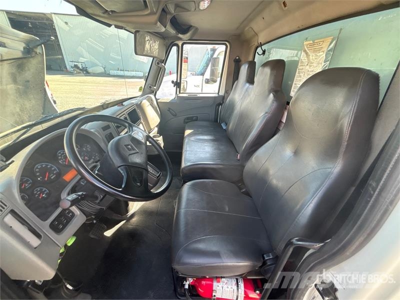 International 4300 ボックスボディー、ウイング、箱車