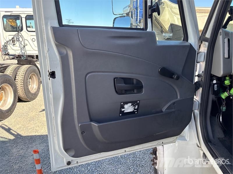 International 4300 ボックスボディー、ウイング、箱車