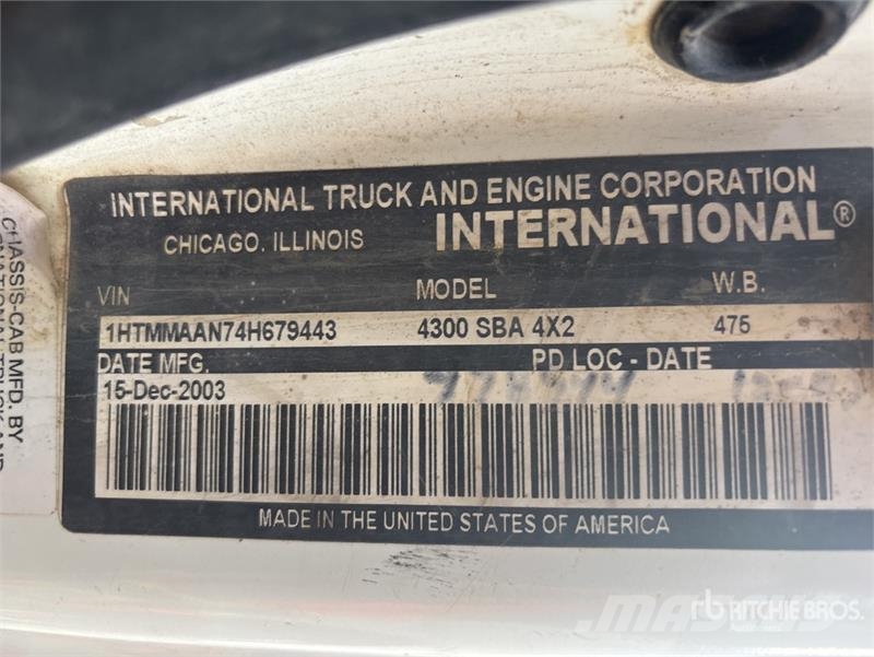 International 4300 Mobilās urbšanas platformu automašīnas
