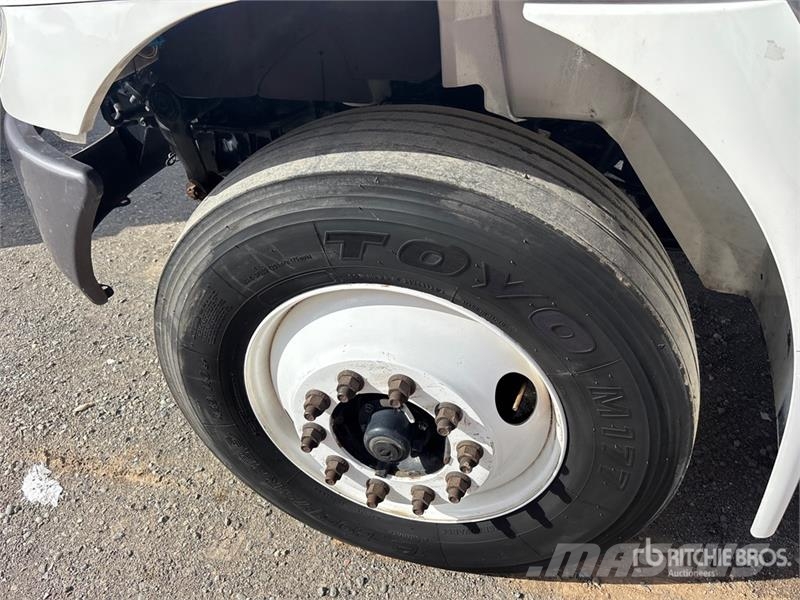 International 4300 Camiones con caja de remolque